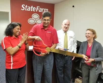 The estimated additional pay is 69,931 per year. . State farm underwriter salary